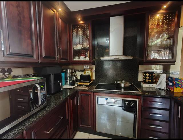4 BEDROOM HOUSE TO LET IN SOUTHGATE